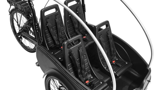 s_winther_kangaroolite_promovec_4seater_black_nohood_topview_v25 rad3 – Produkte - Winther LITE